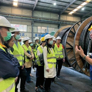 標(biāo)桿傳幫帶·育護(hù)“產(chǎn)業(yè)林”  工業(yè)企業(yè)交流學(xué)習(xí)活動(dòng)走進(jìn)縱覽線(xiàn)纜集團(tuán) ...