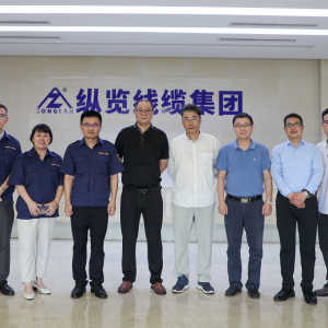 云南省機(jī)械工業(yè)行業(yè)協(xié)會(huì)、昆明電纜集團(tuán)昆電工電纜有限公司領(lǐng)導(dǎo)一行到縱覽線纜集團(tuán)參觀交流